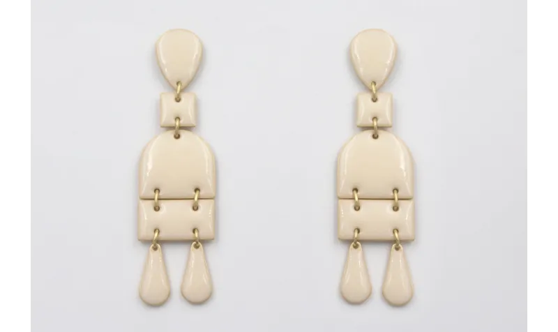 Pendientes esmlatados rosa claro con perno gotas, 