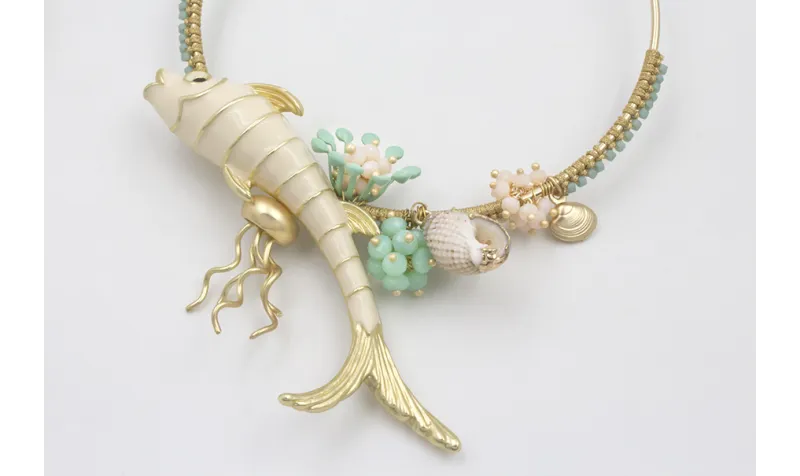 Pendientes asimetricos perno listón dorado mate co