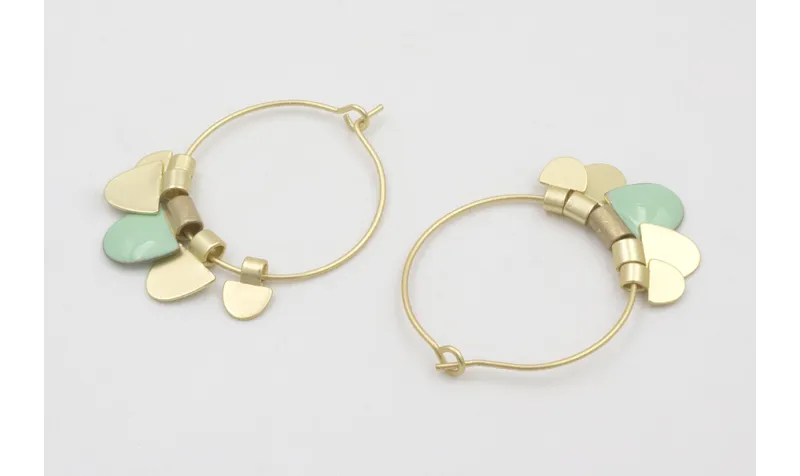 Pendientes aro mediano dorado mate dagas turquesas