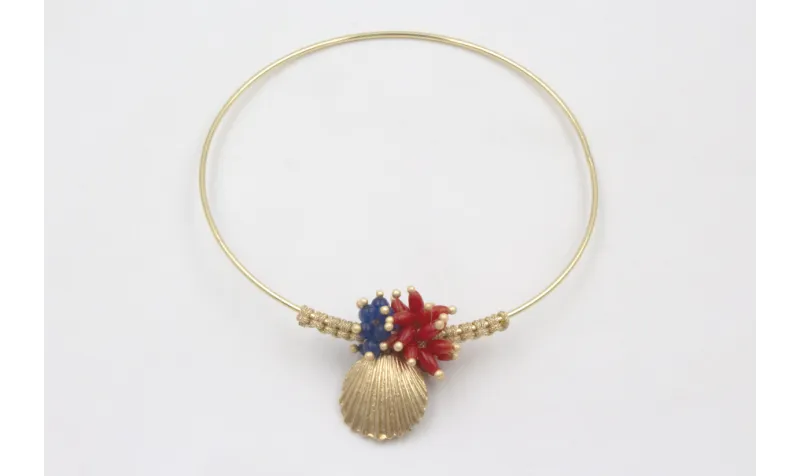 Pulsera rigida dorada brillo con nudo macramé oro 
