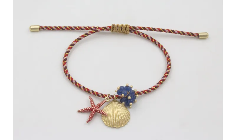 Pulsera de driza rojiza y rosa con concha, estrell