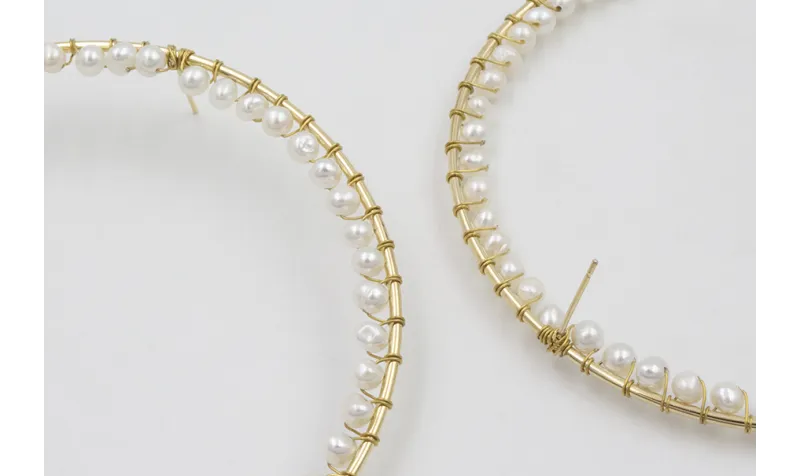 Pendientes maxi aro dorado con perlas naturles cos
