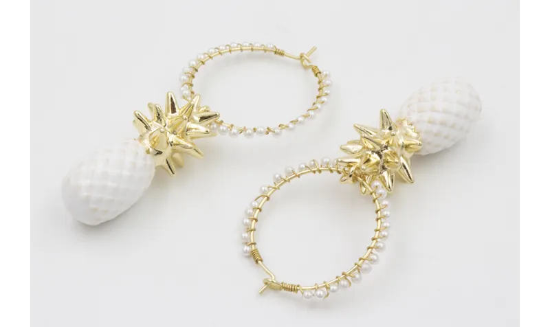 Pendientes aro mediano con perlas cosidas alrededo