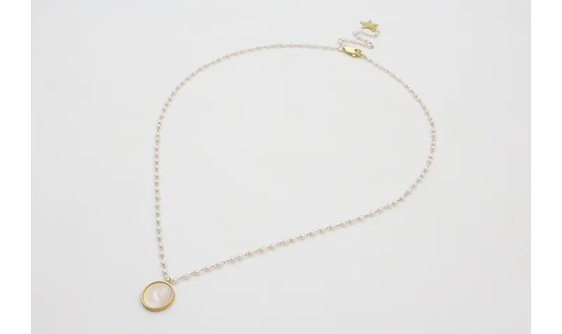 Collar cadena perlas con colgante disco doarado ma