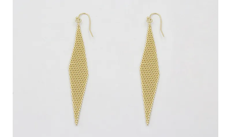 Pendientes perno sencillo con pieza de maya forma 