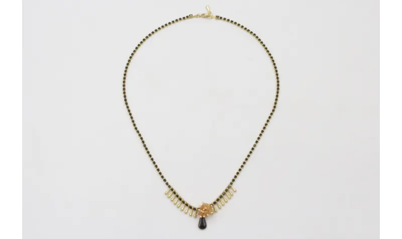 Collar cadena strass negro con gotas doradas mates