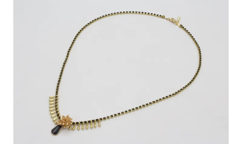 Collar cadena strass negro con gotas doradas mates