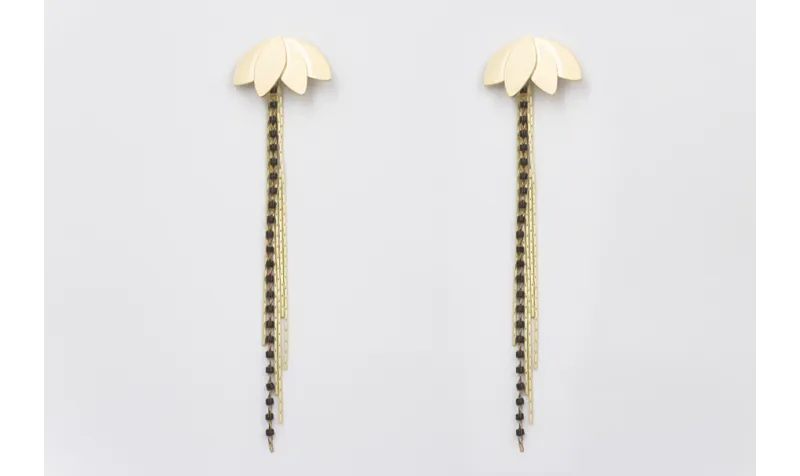 Pendientes perno flor de lotto dorado amte con fle