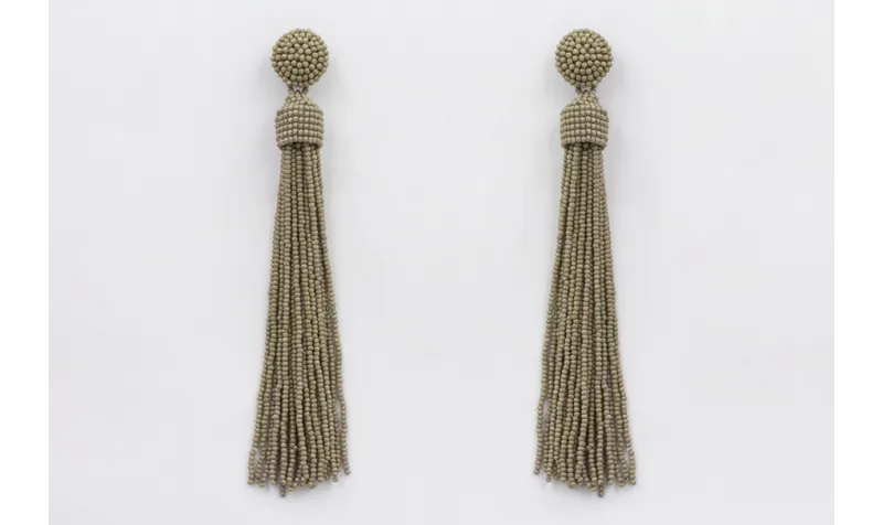 Pendientes perno media bola y fleco abalorio color