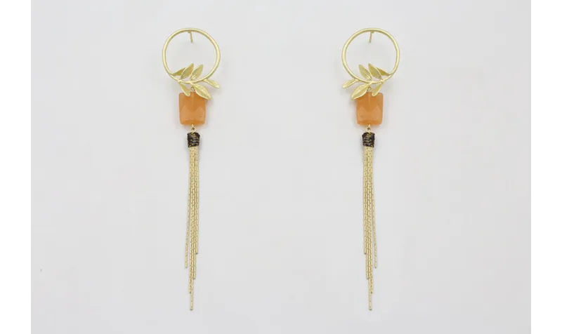 Pendientes perno aro con rama dorado mate, fleco c