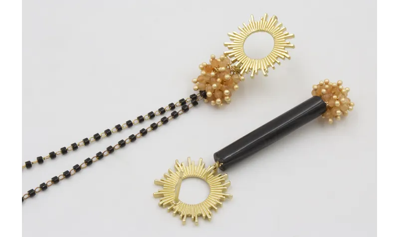 Pendientes asimetricos perno sol dorado amte con t