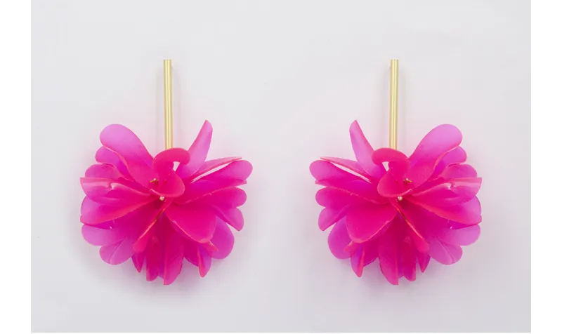 Pendientes perno listón dorado mate con flor lente