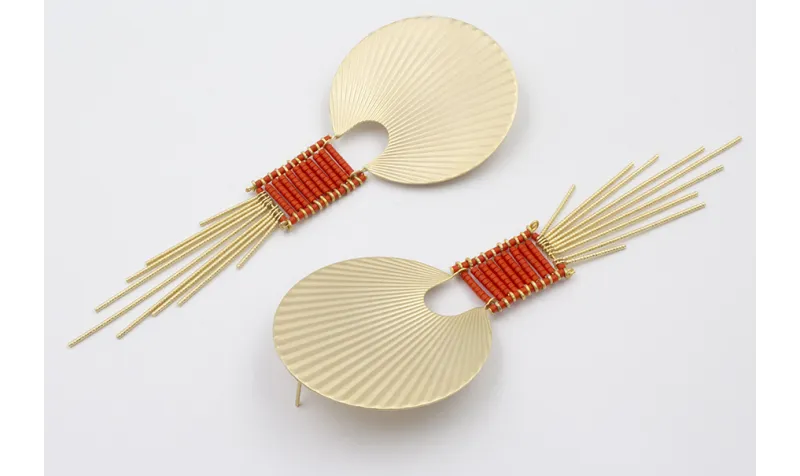 Pendientes colgante disco estriado dorado mate con