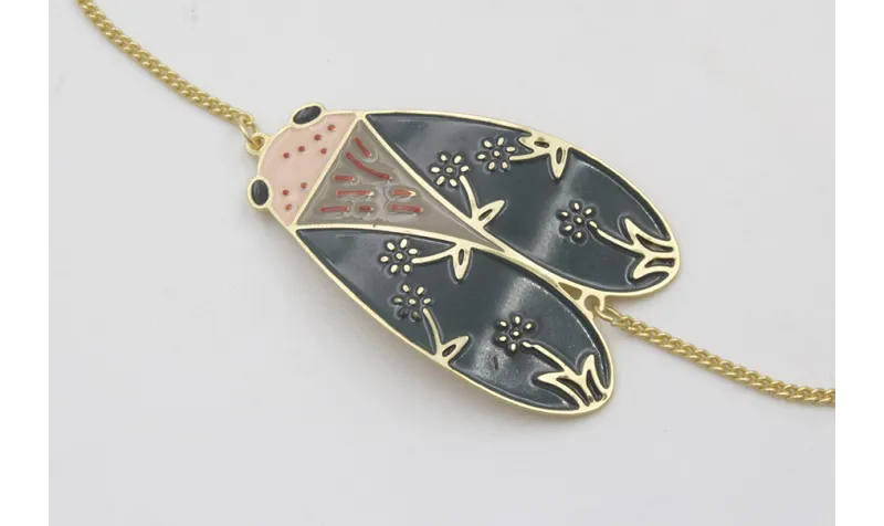 Pulsera cadena eslabón plano dorado mate con polil