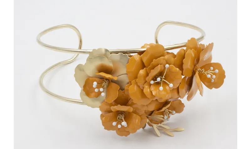 choker doble aro dorado con flores sobrepuestas es