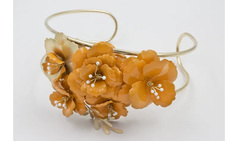 choker doble aro dorado con flores sobrepuestas es