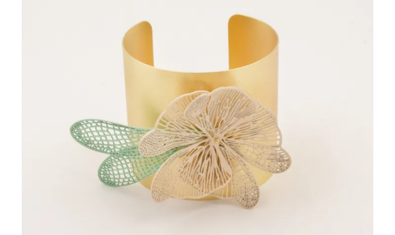 Brazalete rigido con alas mariposa esmalte marrón 