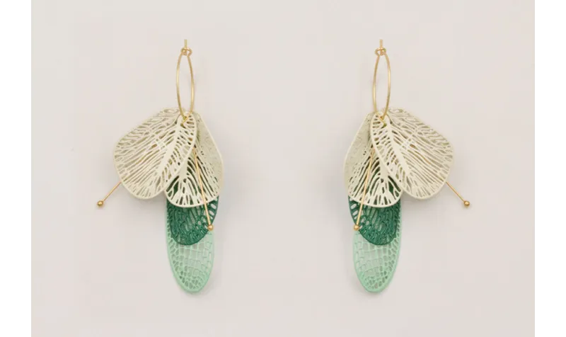 Pendientes aro mediano dorado mate con colgante al