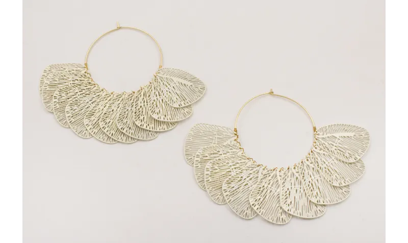 Pendientes aro grande dorado mate con alas redonde