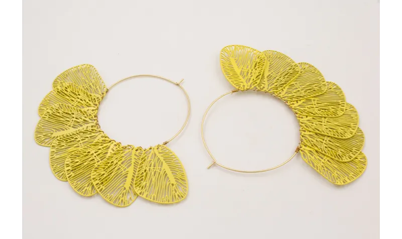 Pendientes aro grande dorado mate con alas redonde