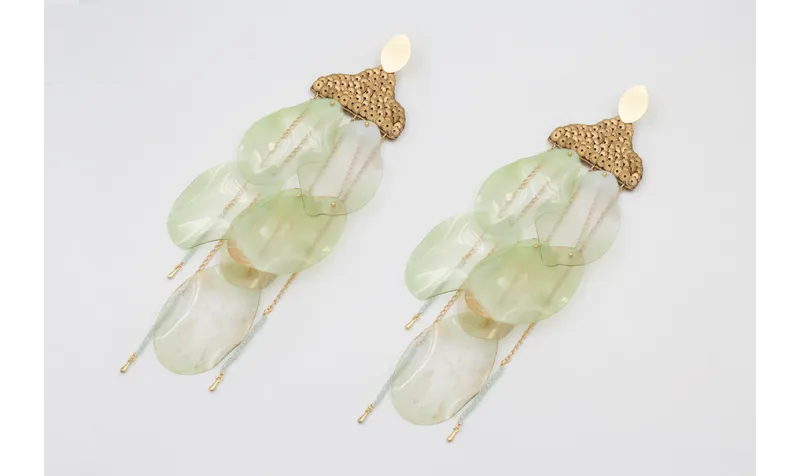 Pendientes perno ovalo dorado mate con triangulo d