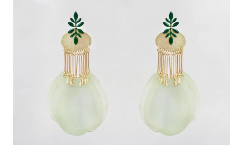 Pendientes perno pétalos esmaltaldos verde ingles 