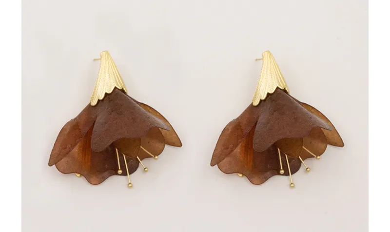 Pendiestes pluma con forma conica con flor de lent