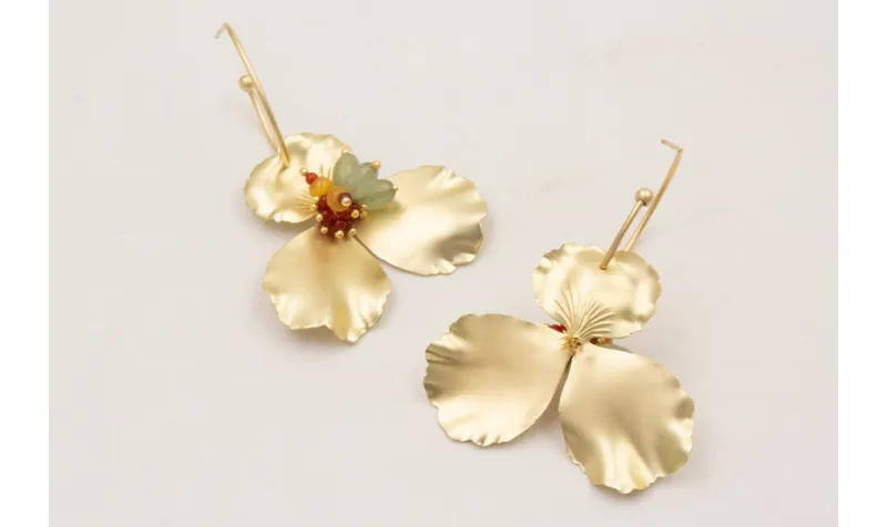 Pendientes aro bolita dorado mate con colgante flo