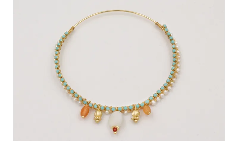 Pulsera rigida dorada con cadena de strass turques