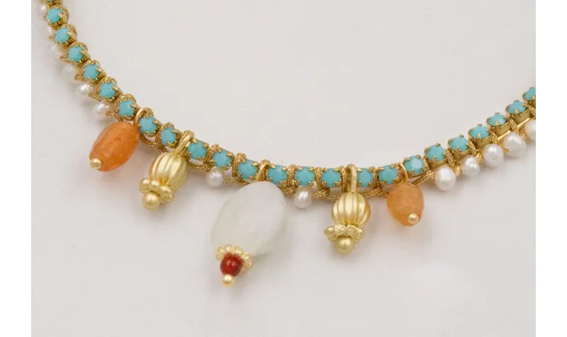 Pulsera rigida dorada con cadena de strass turques