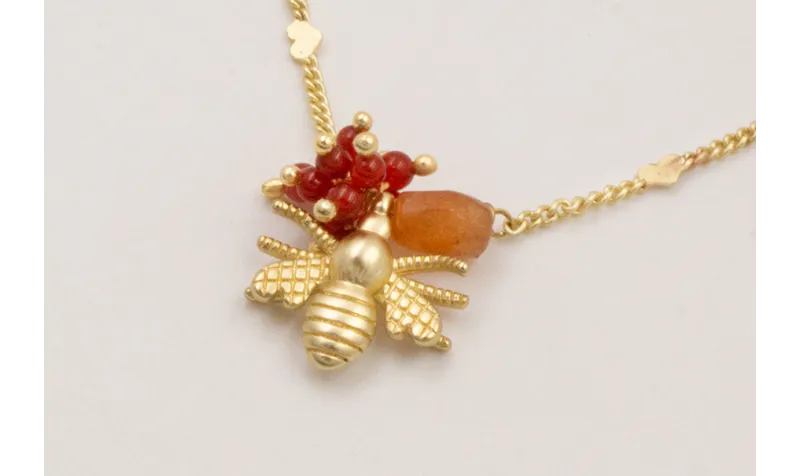 Collar cadena eslabón y corazones intercalados con