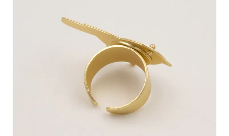 Anillo con pájaro plano esmlatado marrón,beige y v