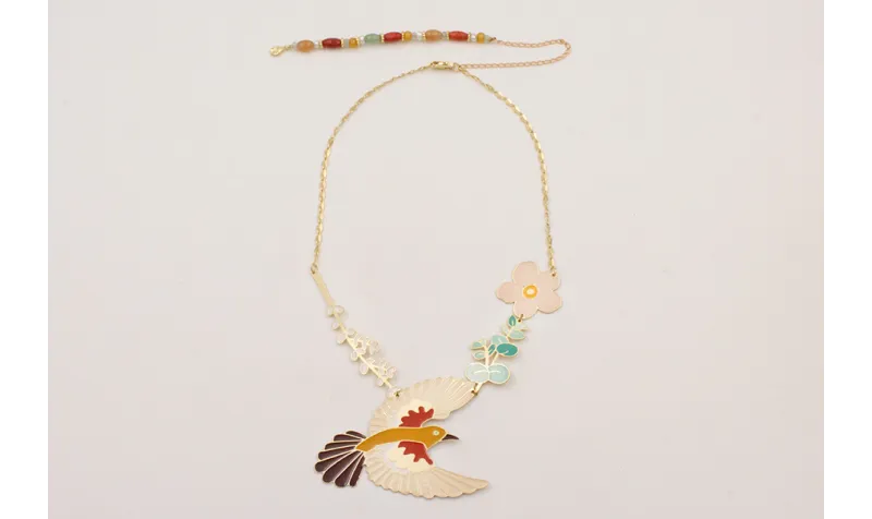 Collar cadena ovalos dorados mates con pájaro esma