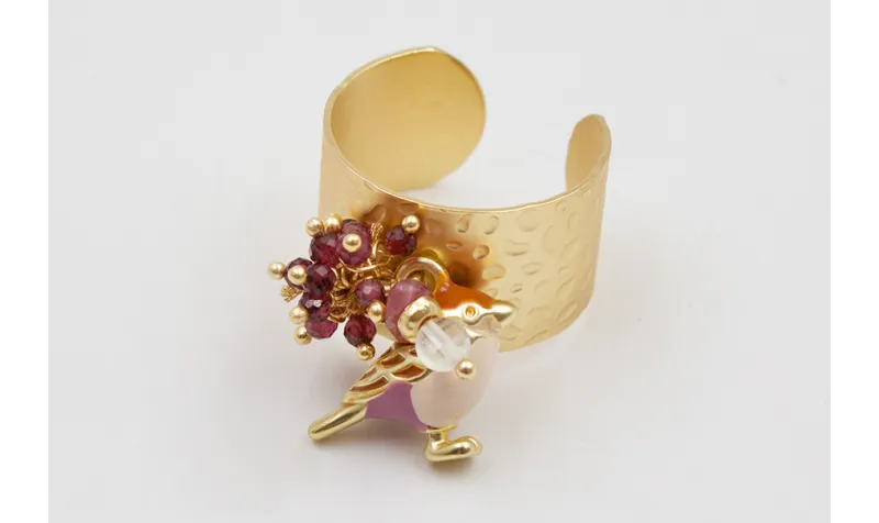 Anillo burruño cuarzos granates  y pájaro esmaltad