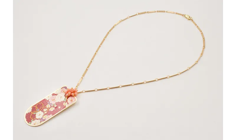 Collar cadena listones dorado mate con burruño bol