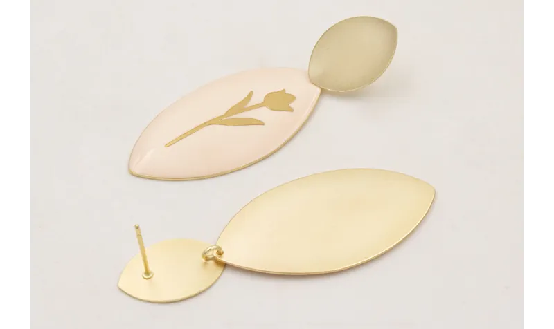 Pendientes perno ovalo dorado mate con colgante ov