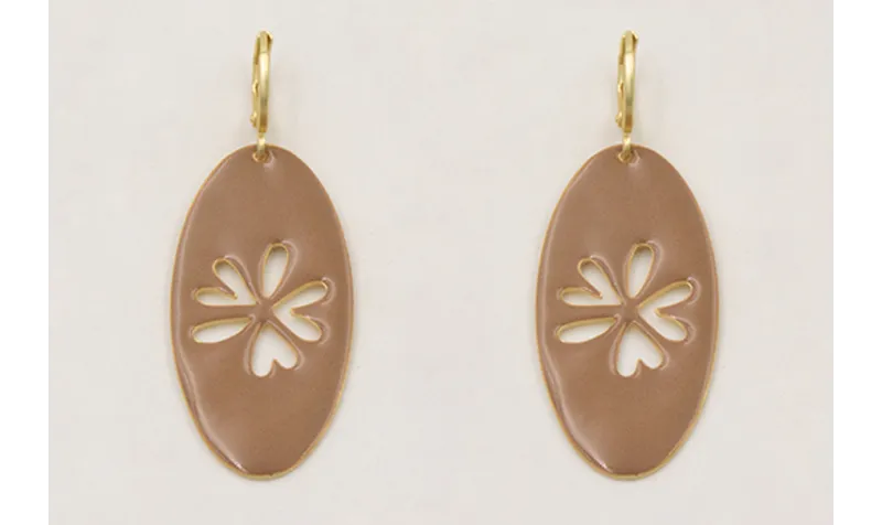 Pendientes cierre aro dorado mate con colgante ova