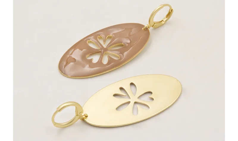 Pendientes cierre aro dorado mate con colgante ova