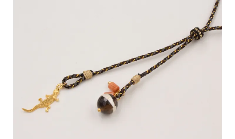 Collar driza negra,dorada,gris con nudo falso macr