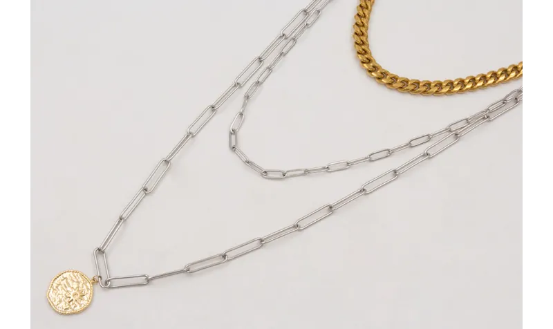 Collar triple ACERO con cadena corta dorada eslabo