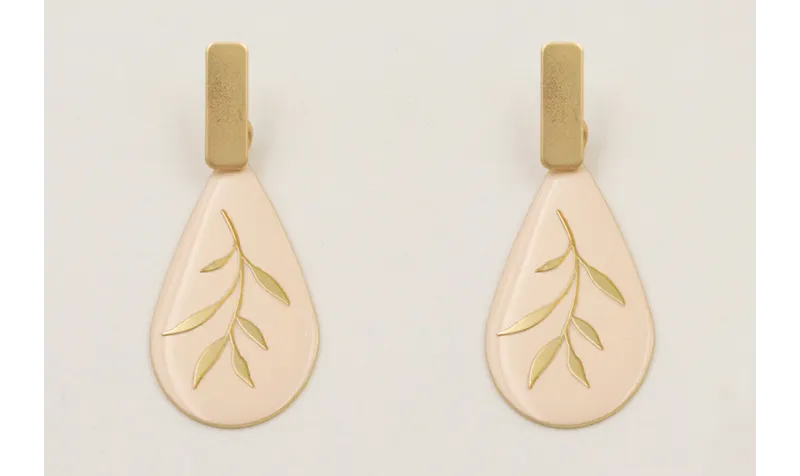 Pendientes gota esmaltada beige con flor dorada y 