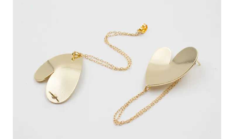 Pendientes corazón curvado dorado con cadena eslab