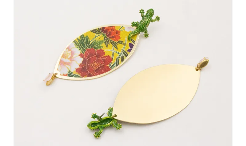 Pendientes perno lagarto esmaltado verde con ovalo