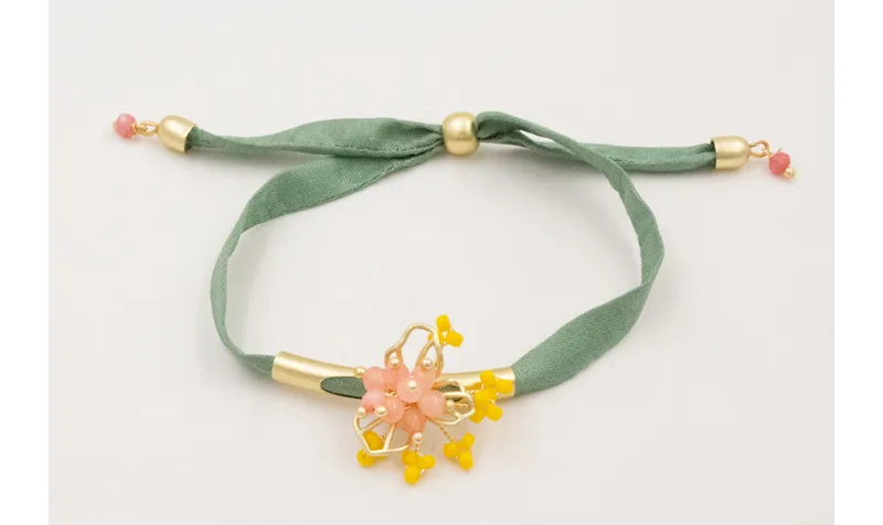 Pulsera regulable de seda plana verde con tubo arq