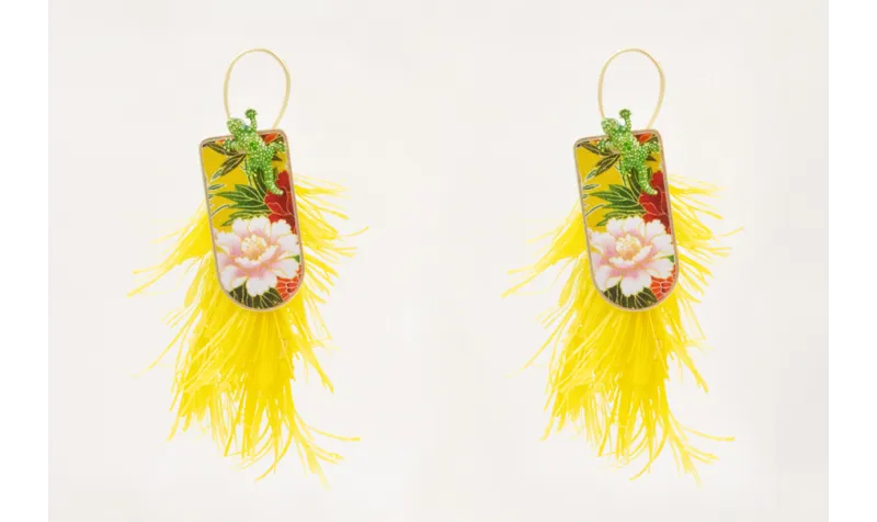 Pendientes perno herradura dorado mate con flecos 