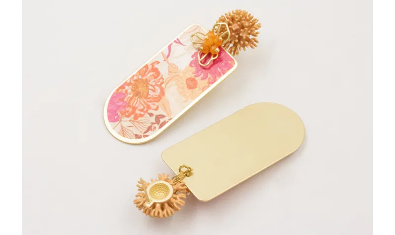 Pendientes perno nenufar esmlatado rosa melocotón 