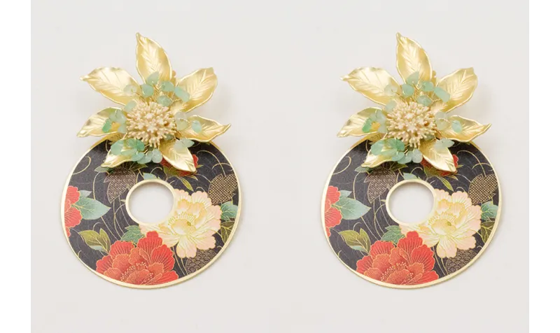 Pendientes perno semi ovalado dentado con colgante