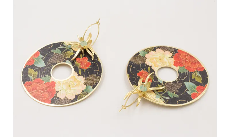 Pendientes aro pequeño dorado mate con colgante di