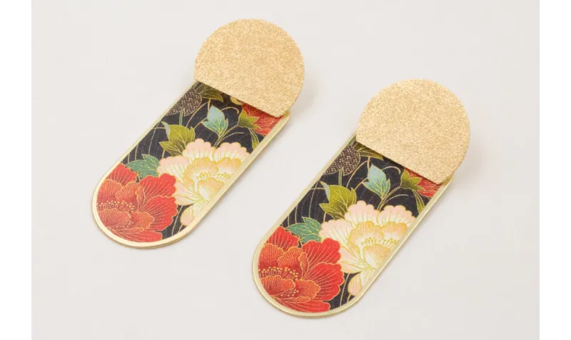 Pendientes perno semi disco satinado dorado mate c