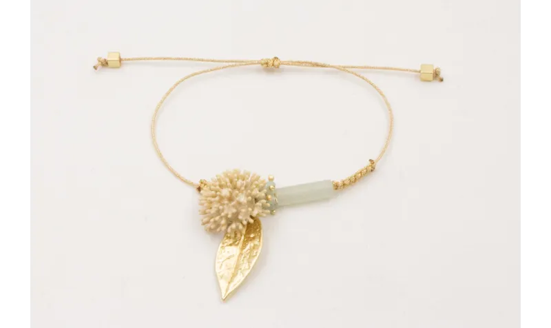 Pulsera hilo metalico dorado palido con nudo macra